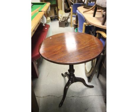 Georgian Mahogany Circular Tilt Top Table on pedestal support and tripod base