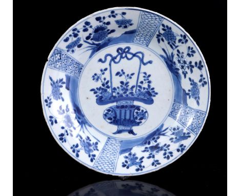 Porcelain dish with blue and white floral decoration of flower basket, China Kangxi period, 21 cm diameter (chips)