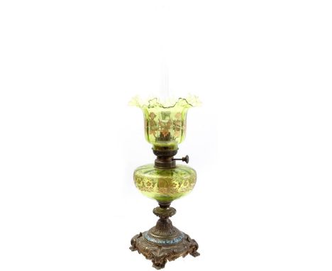 Table oil lamp with green glass jar and pleated shade with gold-coloured etched flower decoration, in copper richly decorated