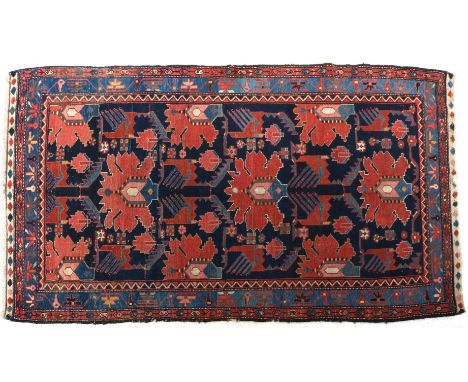 Hand-knotted wool carpet with oriental decor, 198x128 cm