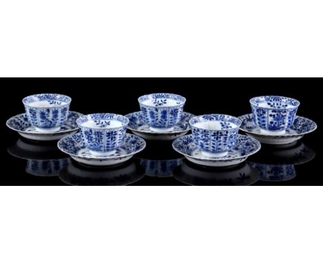 5 porcelain cups and saucers with parsley decor, China, 18th and 19th century (various damage)