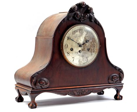 Chimney mantel clock in oak case, 42 cm high, 44 cm wide