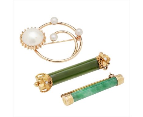 A collection of gem set brooches / to include a 9ct gold Hamilton &amp; Inches circular pearl set brooch, a plain cylindrical