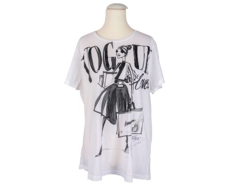  DOROTHEE SCHUMACHER T-Shirt "VOGUE LOVES BREUNINGER", Gr. 5.   Weißes Modell mit Vogue-Druck und originaler Unterschrift vo