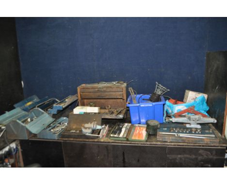 A WOODEN ENGINEERS TOOLBOX AND A COLLECTION OF AUTOMOTIVE TOOLS including King Dick and Fleetwood socket set, spanners by USA