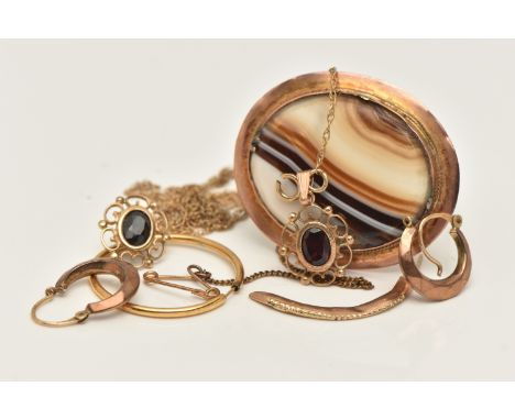 A SMALL BAG OF JEWELLERY, to include a rose metal and banded agate brooch of an oval form, stamped 9ct, fitted with a brooch 