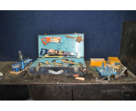 A CARPENTERS TOOLBOX CONTAINING TOOLS including a Stanley No.4 , a No.80 1/2, a No.151 spokeshave, a boxed 50S plough plane, 