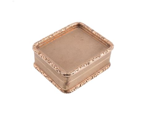 A 9 carat gold engine turned pill box by S. J. Rose & Son, London 1959, with foliate chased borders, 4cm (1 1/2in) long, 39g 
