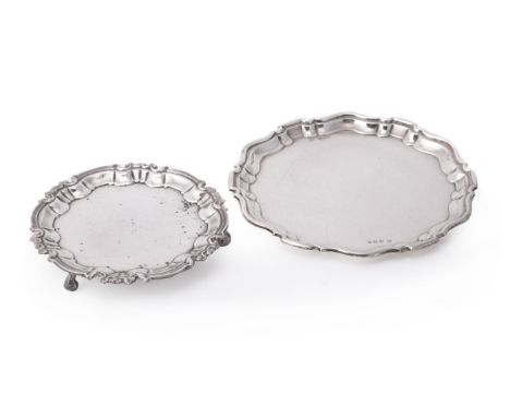 An Edwardian silver shaped circular salver by Isadore Leapman, Birmingham 1908, with a raised moulded border, 20cm (8in) diam