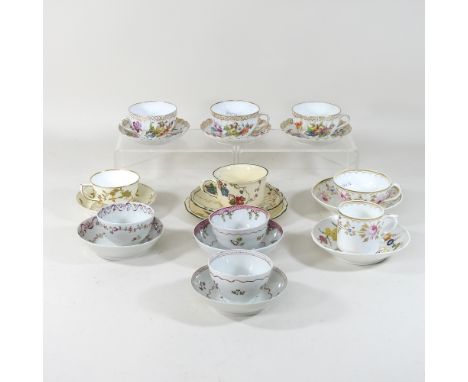 A collection of 18th century New Hall porcelain teabowls and saucers, together with a collection of cabinet cups and saucers