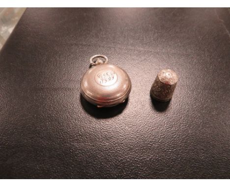 A hallmarked silver sovereign case by Samson Mordan and a silver thimble 
