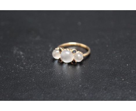 A VINTAGE THREE STONE MOONSTONE AND SAPPHIRE RING, set in unmarked yellow metal, approx weight 3.6g, ring size P