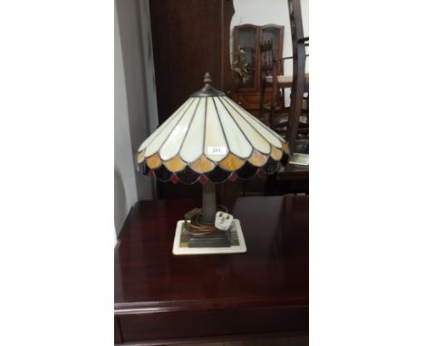 TIFFANY STYLE TABLE LAMP (DAMAGED)