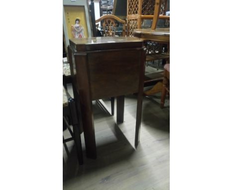VINTAGE SEWING BOX