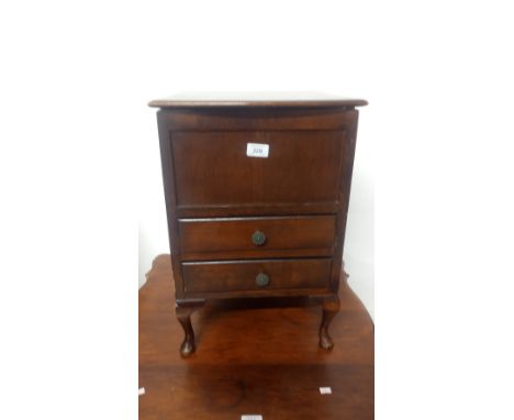 VINTAGE SEWING BOX