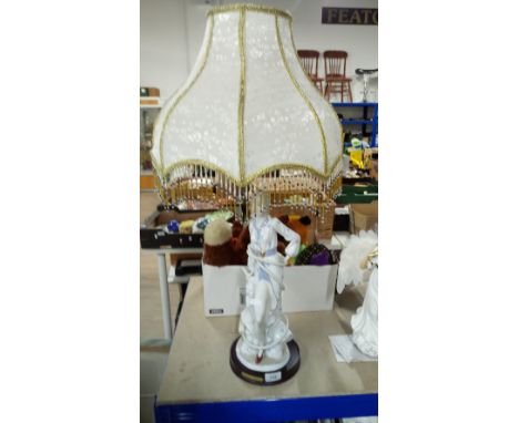 FIGURE TABLE LAMP