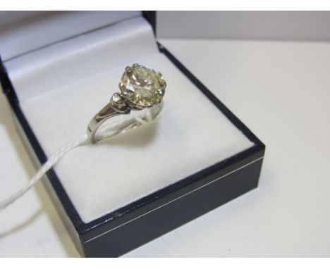 QUALITY DIAMOND SOLITAIRE, round brilliant cut diamond solitaire ring of just over 3cts on a platinum mount, size K
