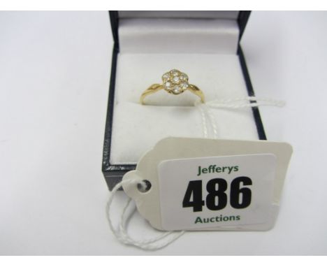 DIAMOND CLUSTER RING, 18ct yellow gold ring set a cluster of 7 diamonds, size N/O