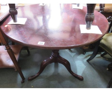 GEORGIAN MAHOGANY SUPPER TABLE, a tripod cabriole legged base circular topped supper table with writhen pedestal