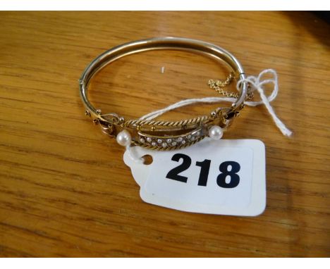 Victorian Ladies 9ct Gold Seed pearl set bangle with rope decoration 7g total weight