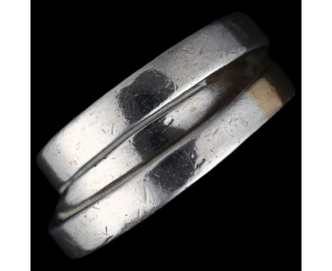 JENS JOHS AAGAARD - a Danish modernist sterling silver and gilded silver overlapping ring, largest setting height 11.2mm, siz