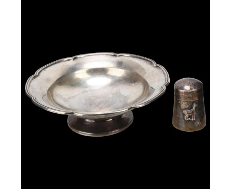 An Elizabeth II silver pedestal bonbon dish, Mappin & Webb, Sheffield 1958, diameter 13cm, 3oz, and a Peruvian silver peppere