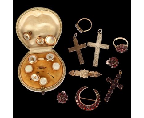 Various jewellery, including Victorian silver brooch, garnet jewellery, cross pendants etcLot sold as seen unless specific it