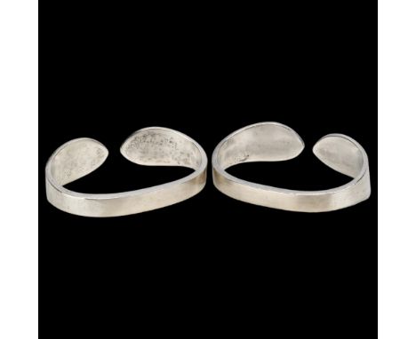 HANS HANSEN - a pair of Danish stylised silver leaf napkin rings, width 5.5cm, 1.8oz totalNo damage or repairs, only light su