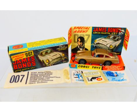 Corgi Toys - A boxed Corgi #261 James Bond's Aston Martin DB5. The model in gold with red interior and wire wheels, appears i