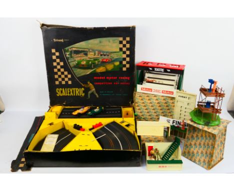 Tri ang - Scalextric. A boxed Tri-ang Scalextric Model CM3. Racing cars #3 #4 Racing cars. There are 20 pieces of track, 2 co