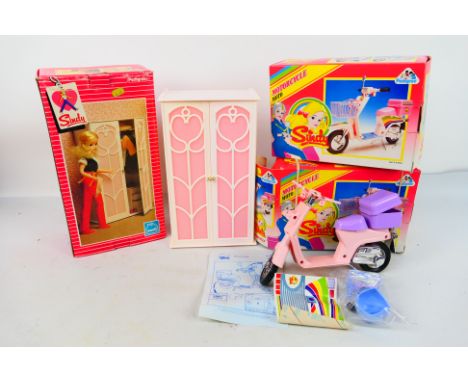 Pedigree - Sindy - Unsold shop stock - 3 x boxed Sindy items, Wardrobe # 44211 and 2 x Motorcycles # 44282. The items appear 