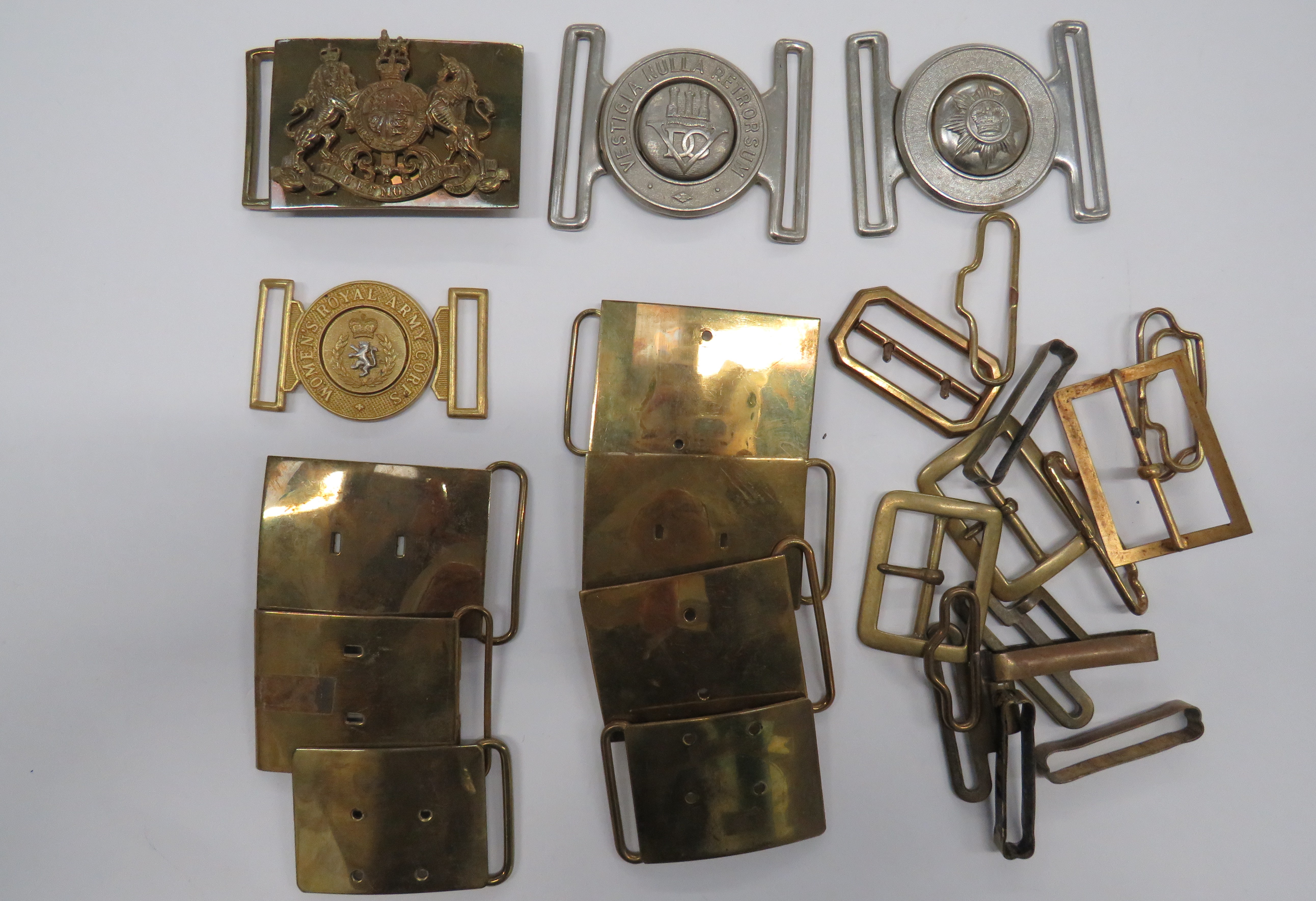 Small Selection of Belt Bucklesconsisting QC brass rectangular Household Cavalry QC bimetal