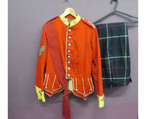 Victorian Highland Light Infantry Volunteers Dress Tunicscarlet, single breasted doublet.  Yellow, stand collar with Tudor cr