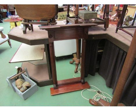 A Regency style bevelled edge mahogany pier mirror with black line inlay and tri-turned column decoration over a base shelf, 