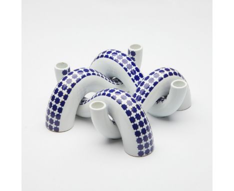 Rosenthal, Germany. Set of four porcelain Light Wave modular candleholders with a repeating blue design on a white grounds. T