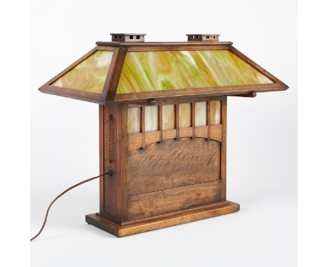 Peterson Art Furniture Company, United States. Antique Arts &amp; Crafts Prairie School table lamp from the Daisy line. Oak b