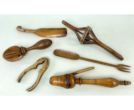 ASSORTED TREEN ITEMS including early 19th century teacher's 'snapper' or 'cricket', child's cage rattle, lemon juicer, shoeho