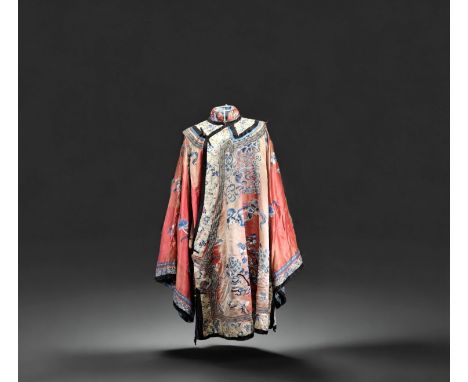 China Qing Dynasty, Beautiful silk satin robe - Weight: 500 g - Shipping available - Region: Chine - Sizes: H=1060mm - At fir
