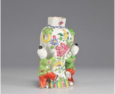 18the century Chinese porcelain wall vase famille rose - Weight: 490 g - Shipping available - Region: Chine - Sizes: H 165 mm