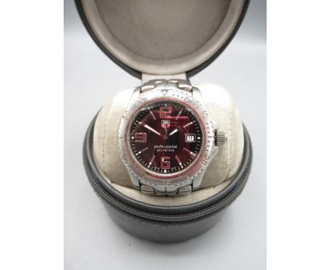 Tag Heuer WT1110 Professional 200m stainless steel quartz diver's wristwatch with date on matching bracelet, signed black dia