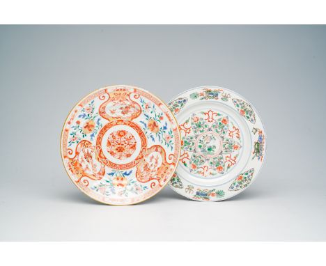 Two Chinese famille verte and iron-red plates with floral design, Kangxi/YongzhengDia.: 22,6 - 22,5 cm