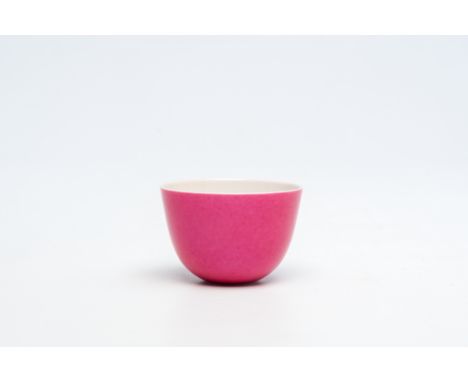 A Chinese monochrome ruby ground cup, Kangxi mark, 19th/20th C.H 4,3 cm - Dia.: 6,3 cm