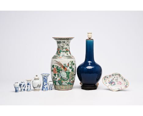 A varied collection of Chinese blue, white, famille rose, grisaille and monochrome porcelain, Kangxi and laterH 43 - 7,2 cm (