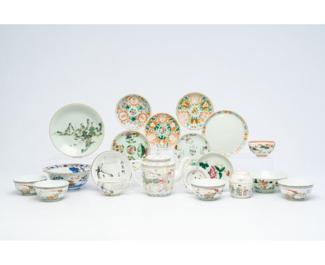 A varied collection of Chinese porcelain, Kangxi and laterDia.: 19,8 - 17 cm (the dishes)  Dia.: 14,2 - 13,2 cm (the largest 