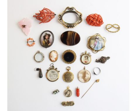 A selection of Victorian and later jewellery, to include three 9ct gold picture pendants, an enamel and cultured pearl set cl