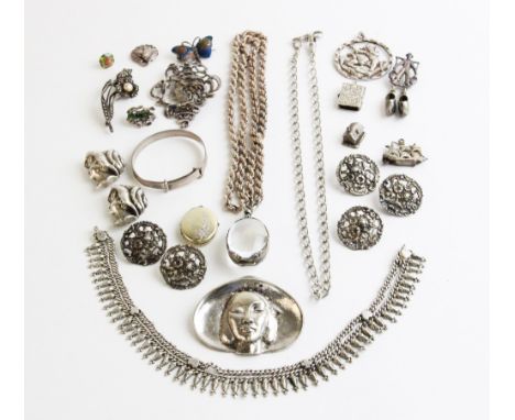 A selection of silver and white metal jewellery and accessories, to include five Edwardian silver buttons by Synyer &amp; Bed