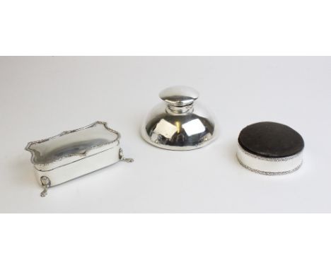 An Edwardian silver trinket box by T H Hazlewood &amp; Co, Birmingham 1907, of moulded rectangular form on three shell-capped