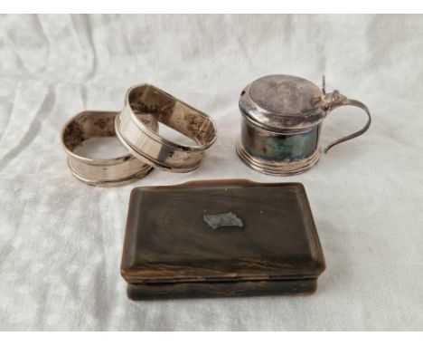 A circular mustard pot, a pair of 'D' shaped napkin ring and a horn snuff box