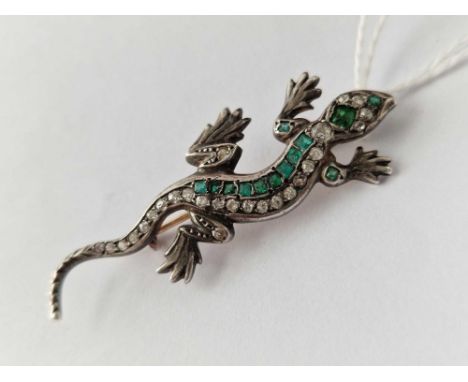 A VICTORIAN SILVER SET GOLD BACKED EMERALD AND DIAMOND LIZARD BROOCH BOXED