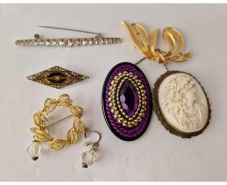 Bag vintage costume jewellery